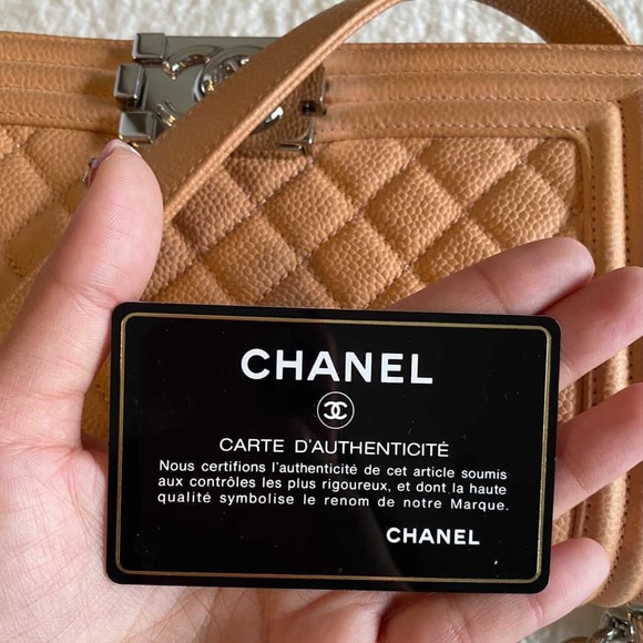 Chanel Boy Bag in Tan Caviar leather - Picture 3 of 7